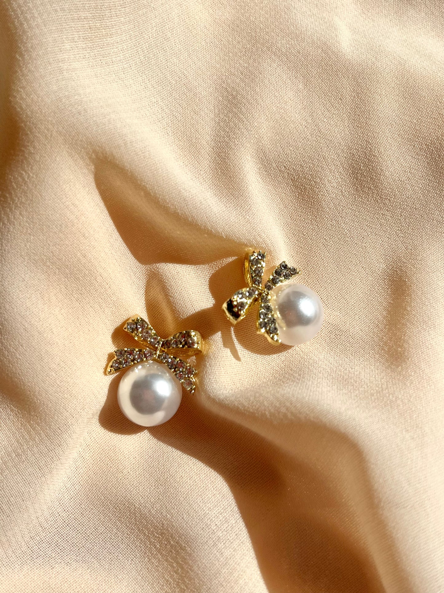 Pearl drop studs