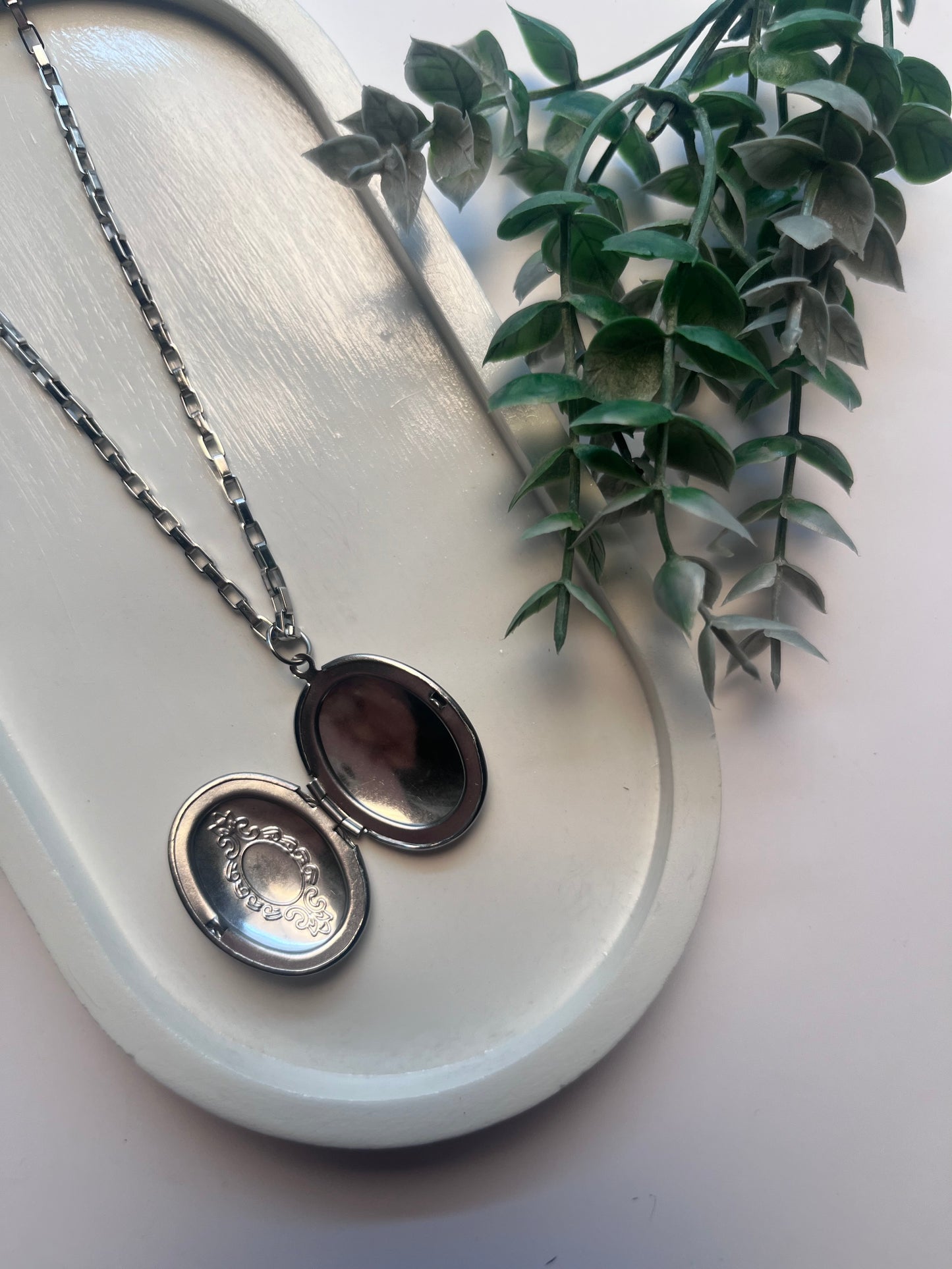 Oval silver necklace