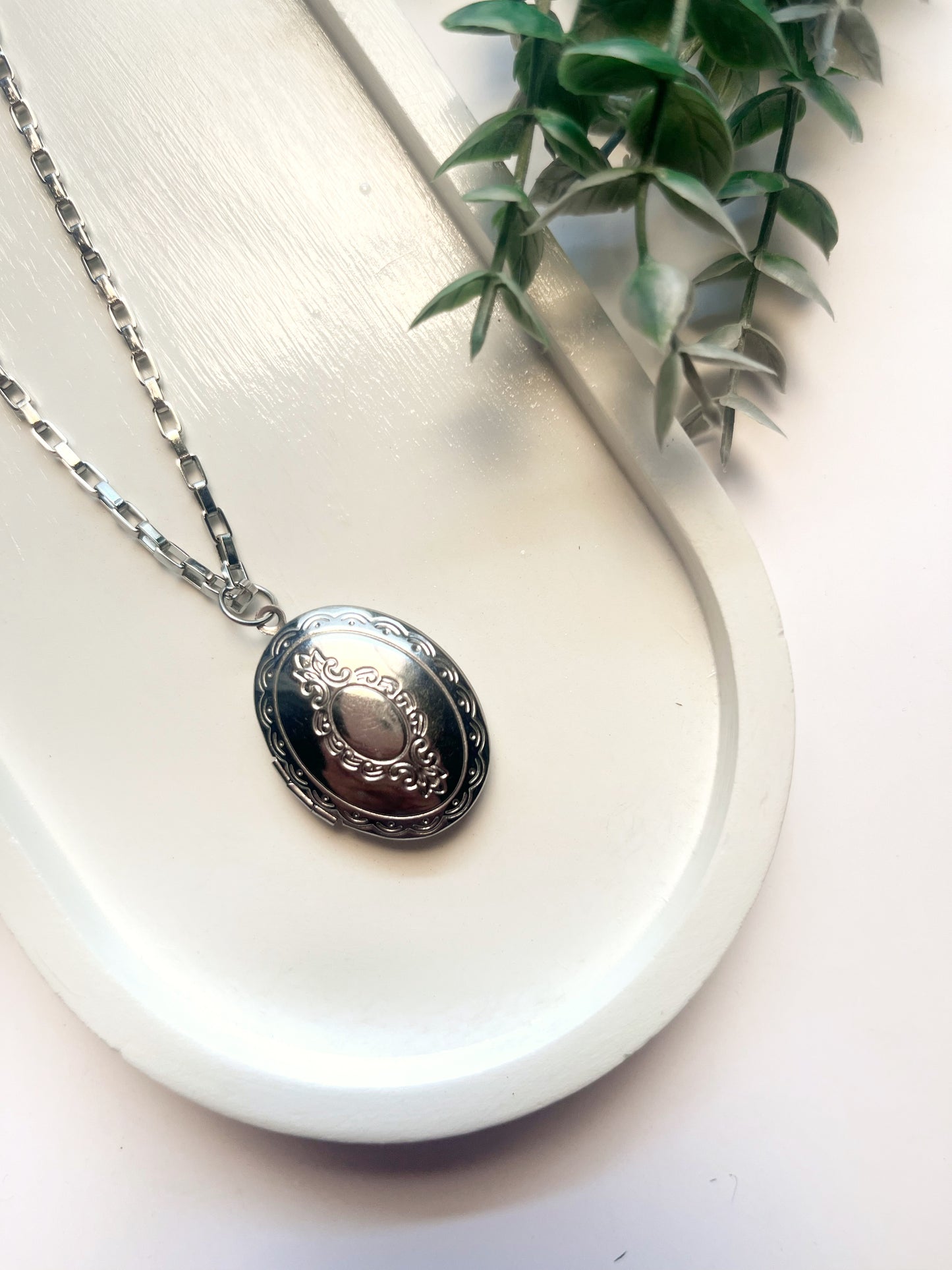 Oval silver necklace