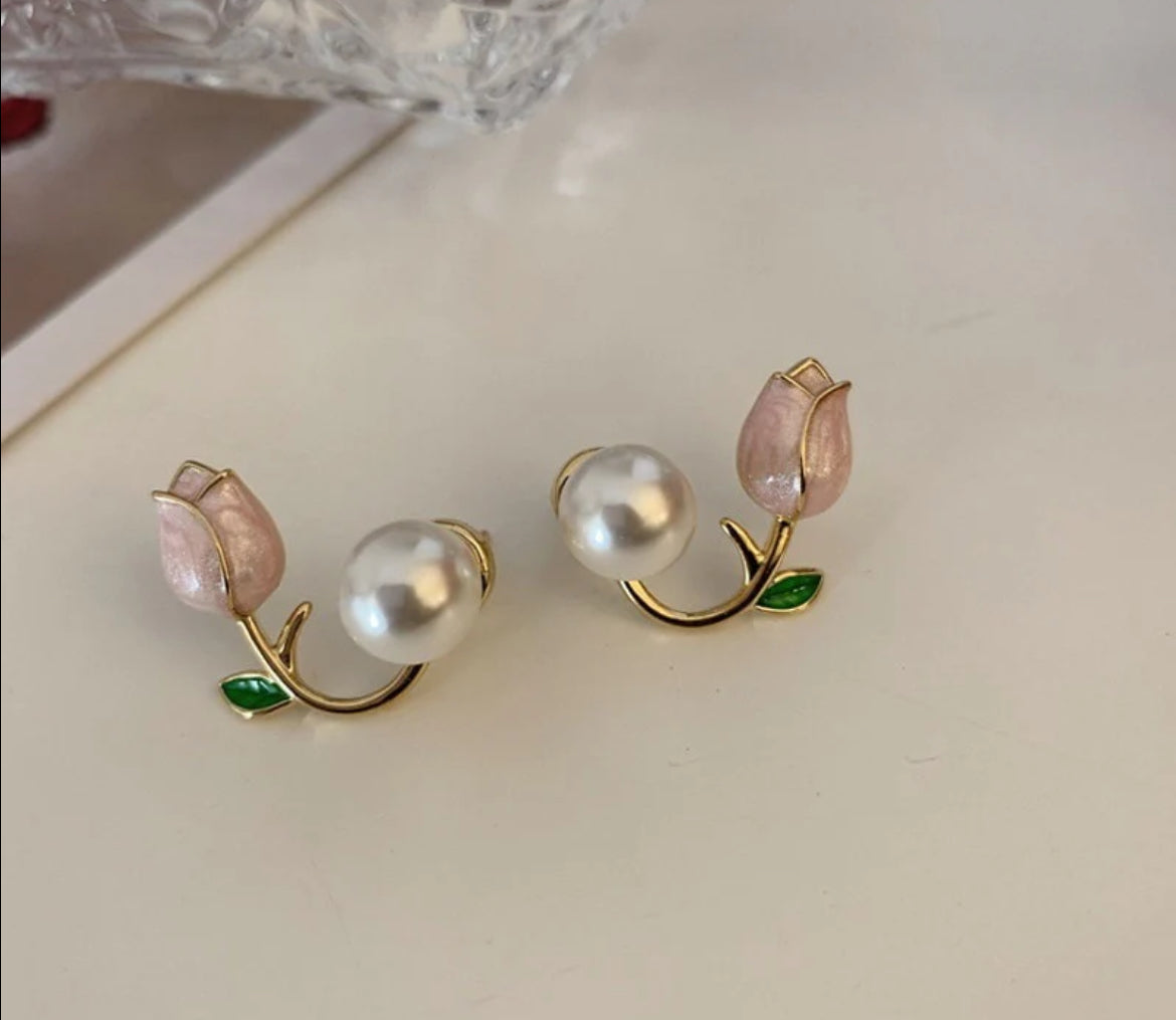 Tulip studs